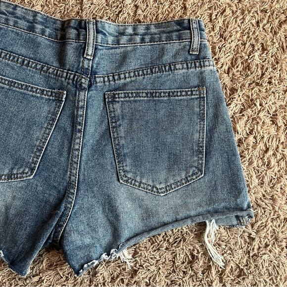 Sozo-One Distressed Medium Wash Jean Shorts Size Large - Picture 7 of 8